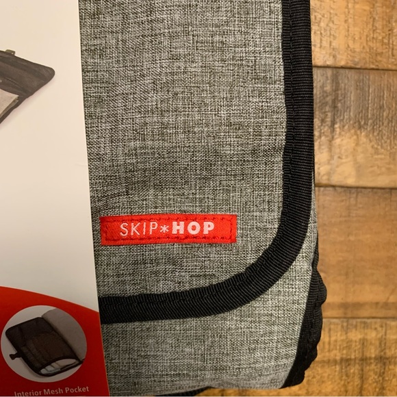 Skip Hop Pronto Baby Changing Station & Diaper Clutch - Picture 5 of 6